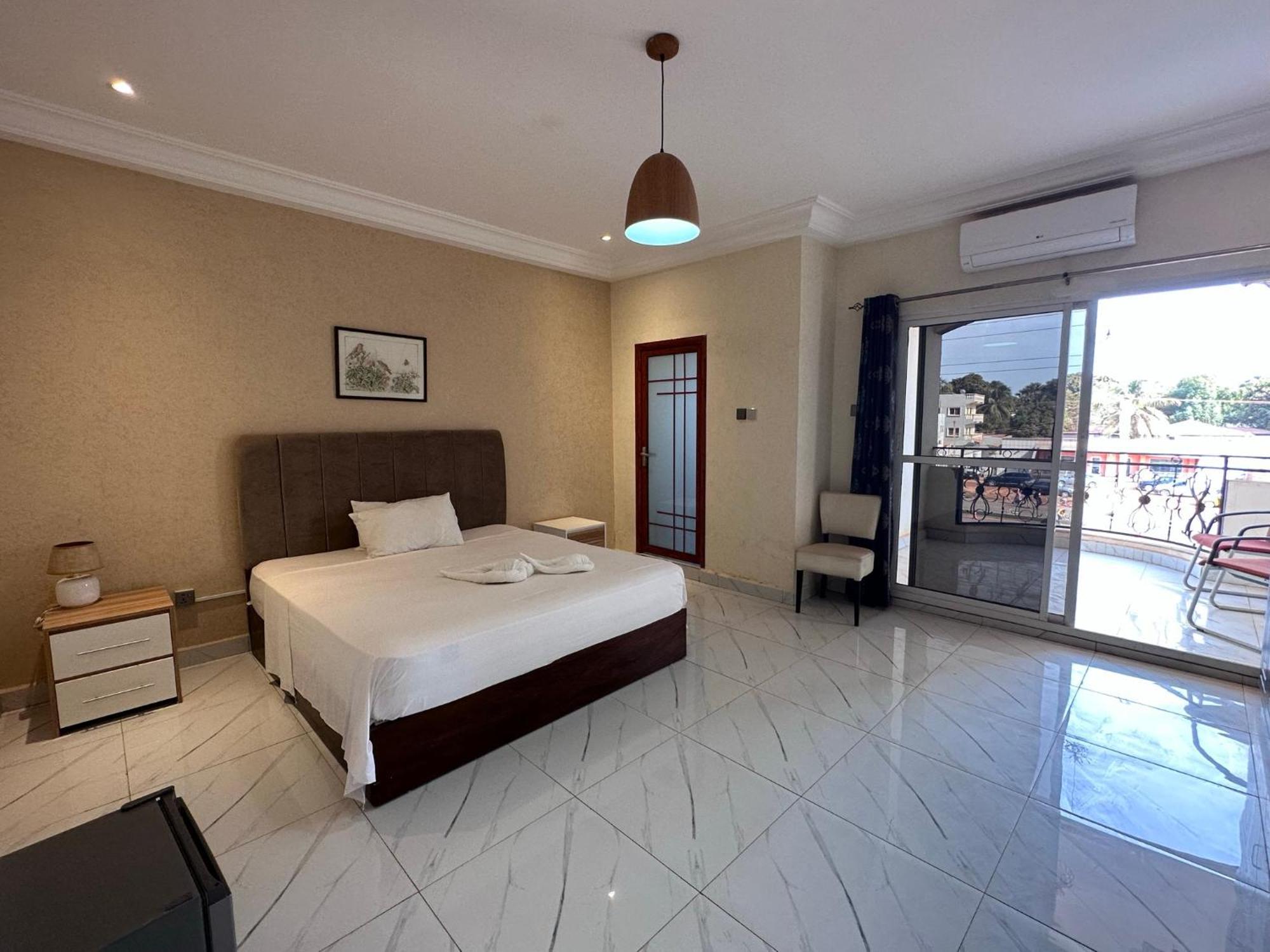 Apartments Plaza Hotel Kololi Ngoại thất bức ảnh