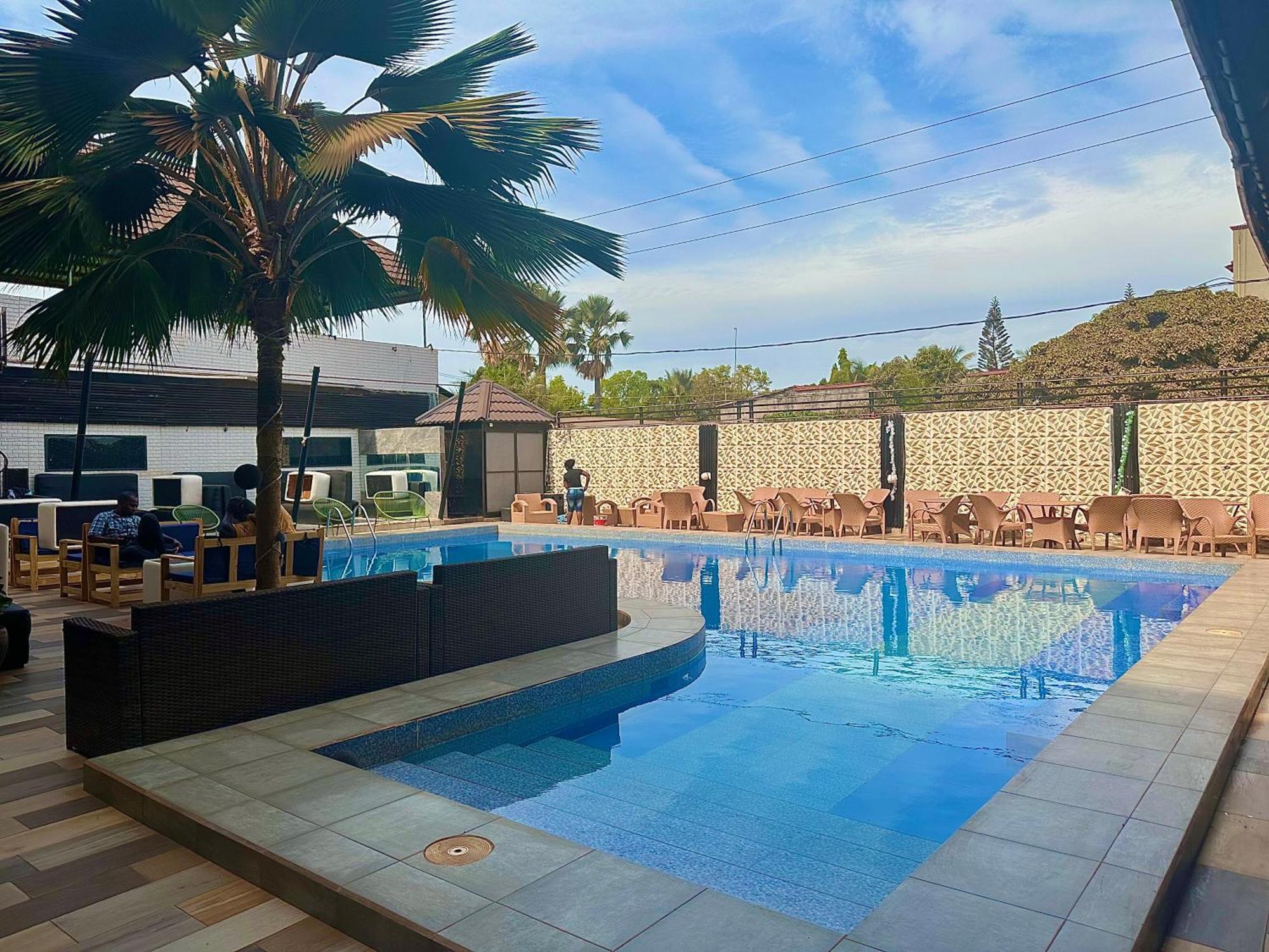 Apartments Plaza Hotel Kololi Ngoại thất bức ảnh