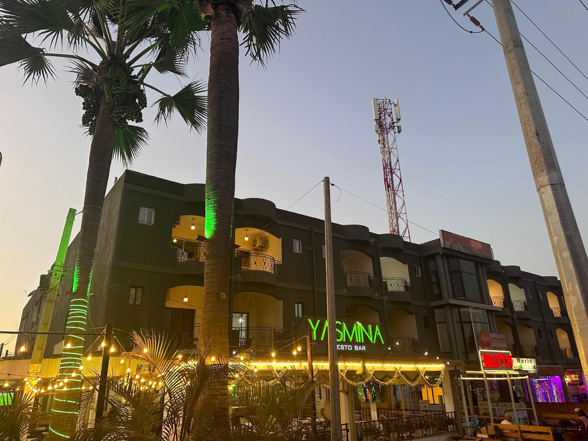 Apartments Plaza Hotel Kololi Ngoại thất bức ảnh
