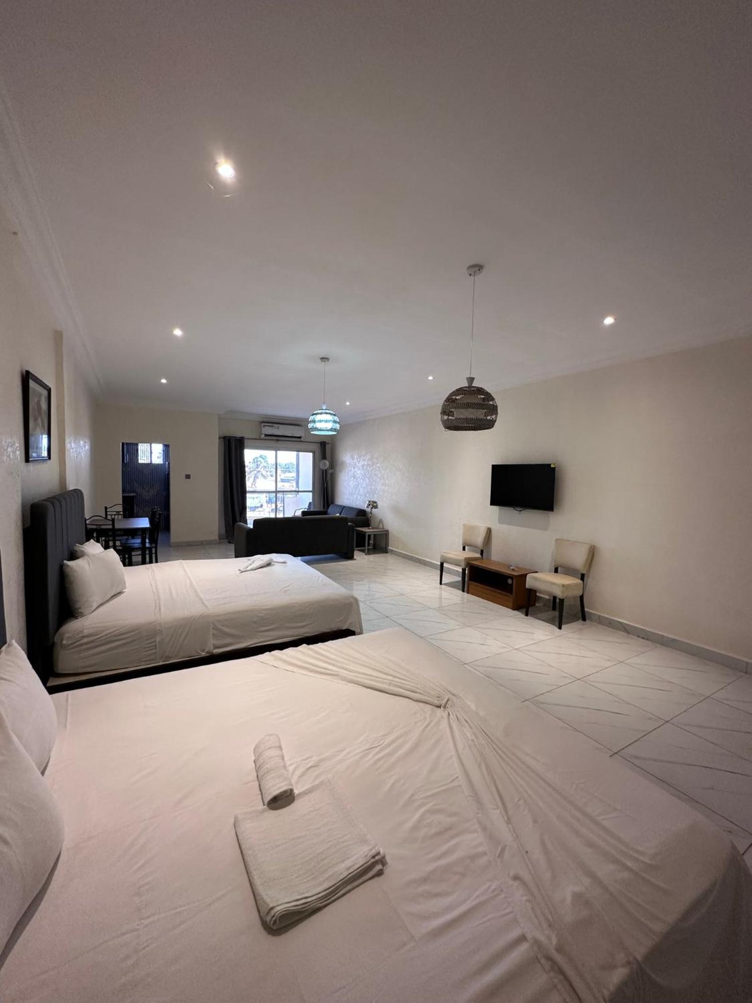 Apartments Plaza Hotel Kololi Ngoại thất bức ảnh