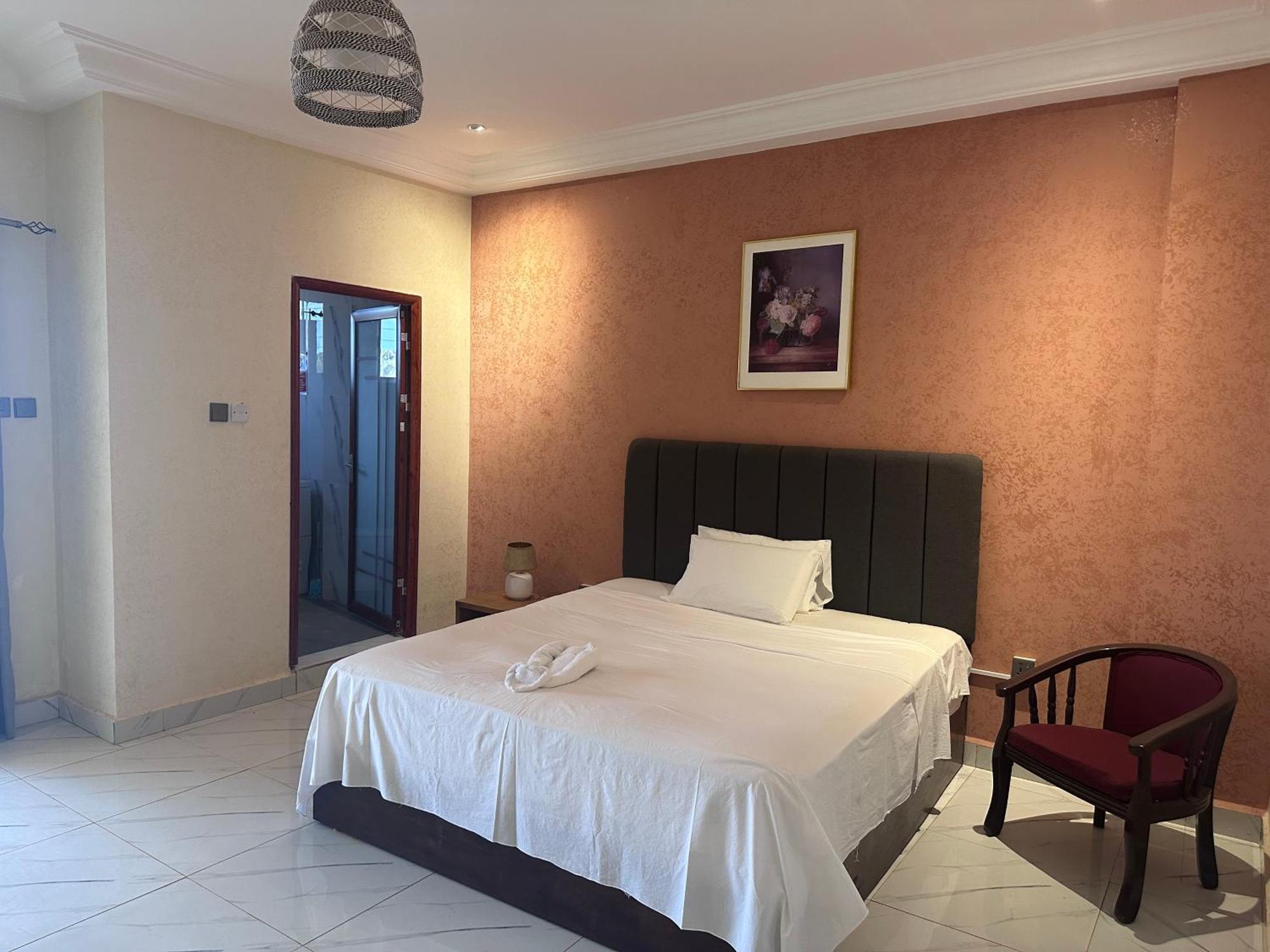 Apartments Plaza Hotel Kololi Ngoại thất bức ảnh